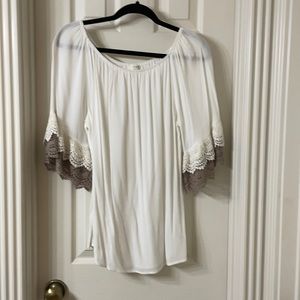 Size small cute top with lace sleeves